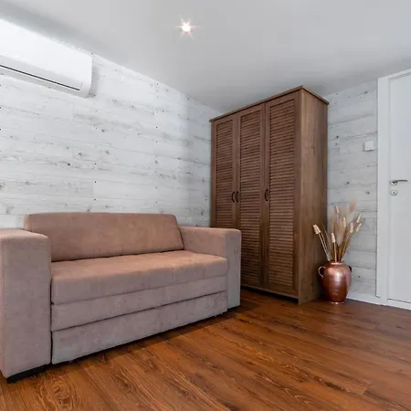 Splav-apartman Grizzly *