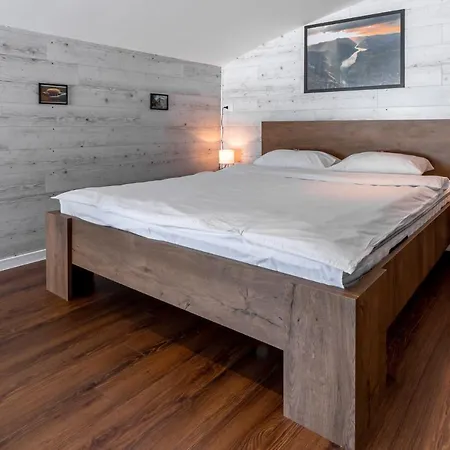 Splav-apartman Grizzly *