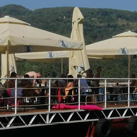 Splav-apartman Grizzly شقة