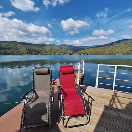 Splav-apartman Grizzly *