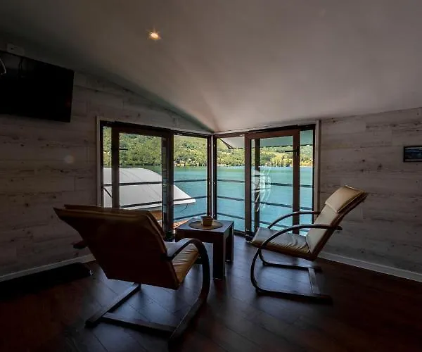 Splav-apartman Grizzly Daire